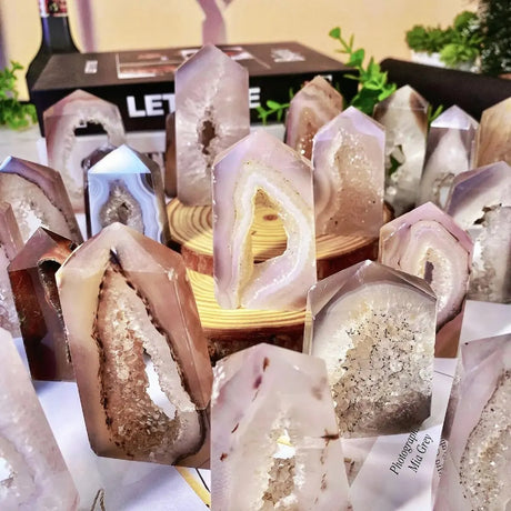 1PC Random High Quality Geode Agate Point,Natural Crystal Point,Decoration,Gemstone Jewelry,Glitter,Christmas Gift.