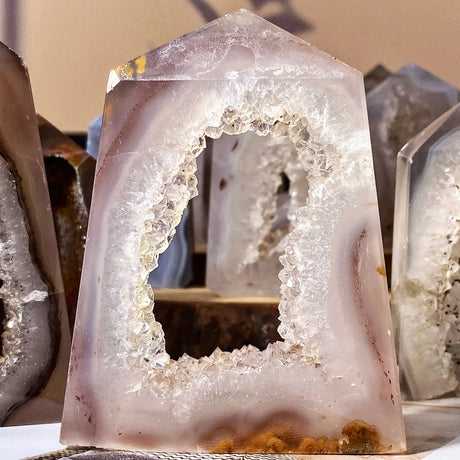 1PC Random High Quality Geode Agate Point,Natural Crystal Point,Decoration,Gemstone Jewelry,Glitter,Christmas Gift.