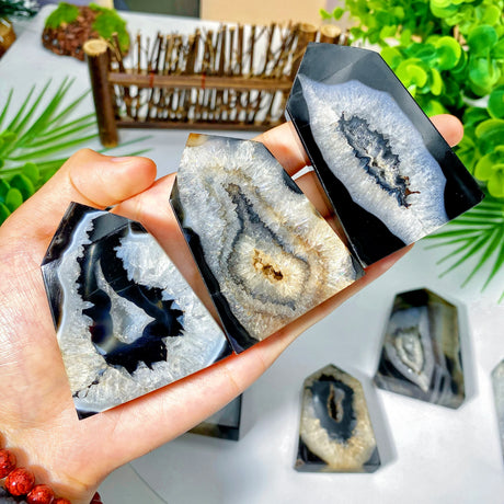 Random 1PC Black Sardonyx Geode Agate Point,Natural Crystal Point,Home Decoration,Holiday Gifts,Birthday Gifts