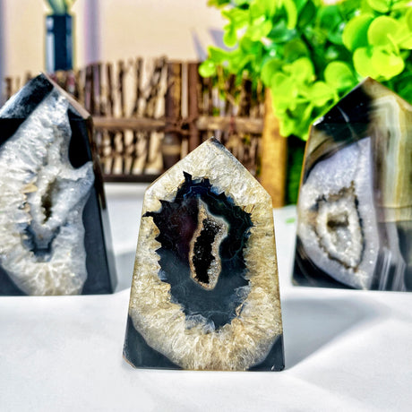 Random 1PC Black Sardonyx Geode Agate Point,Natural Crystal Point,Home Decoration,Holiday Gifts,Birthday Gifts