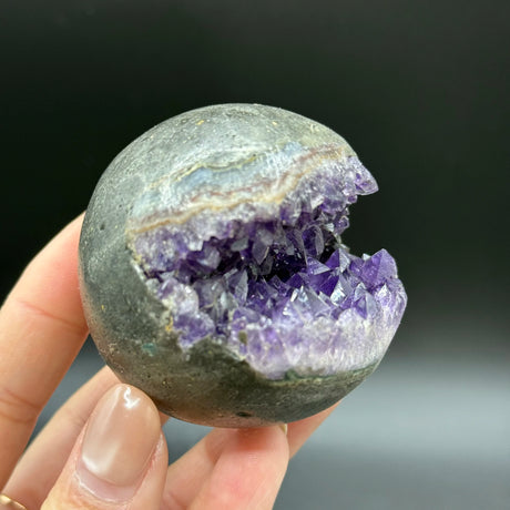 כדור גאודת אמטיסט — כדור קריסטל טבעי פתוח – תמונה 2