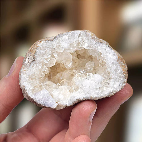 Discovery #Mindblown Geode Crystal Excavation Kit